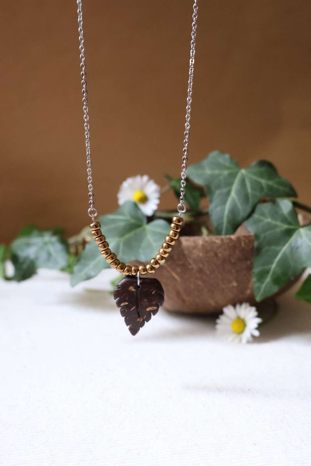 Collier chaîne et pendentif en noix de coco - EMPREINTE