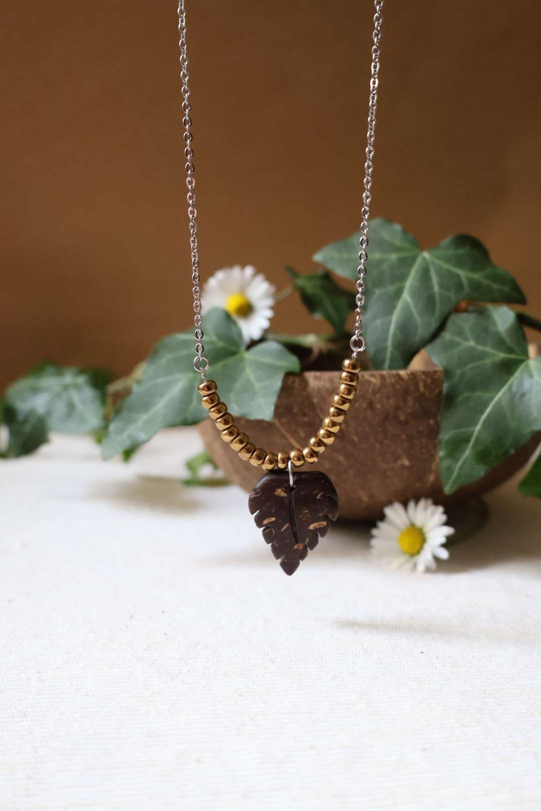 Collier chaîne et pendentif en noix de coco - EMPREINTE