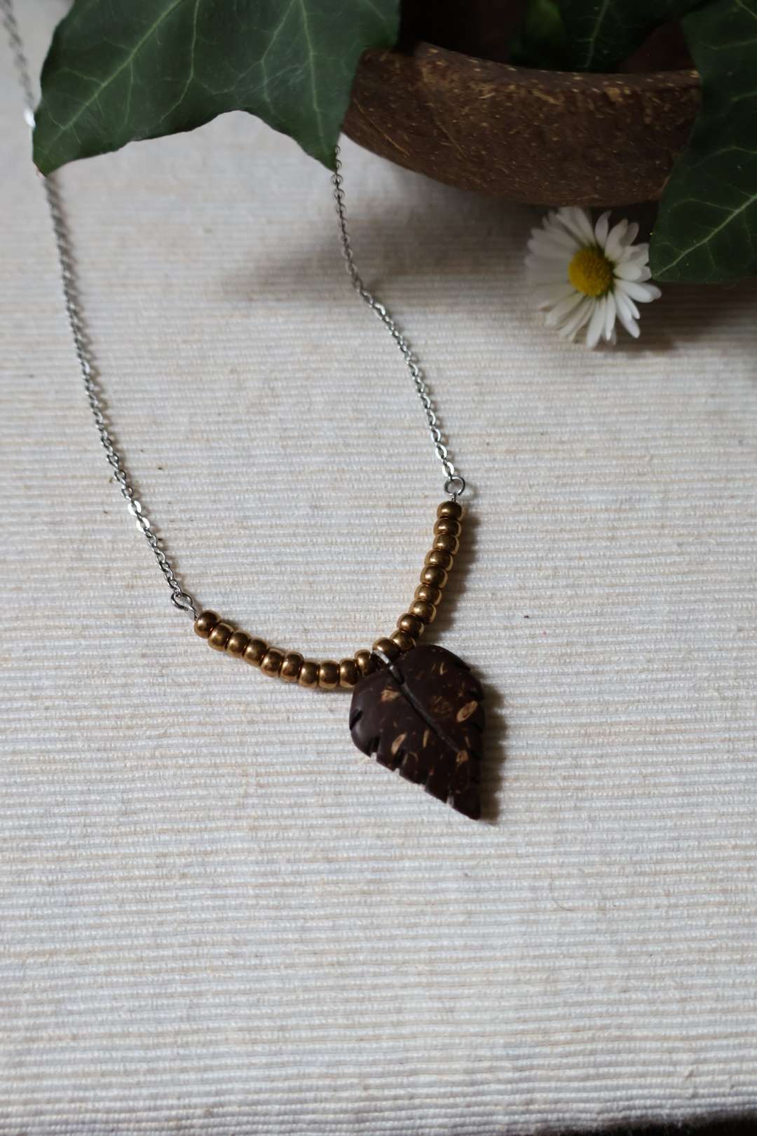 Collier chaîne et pendentif en noix de coco - EMPREINTE