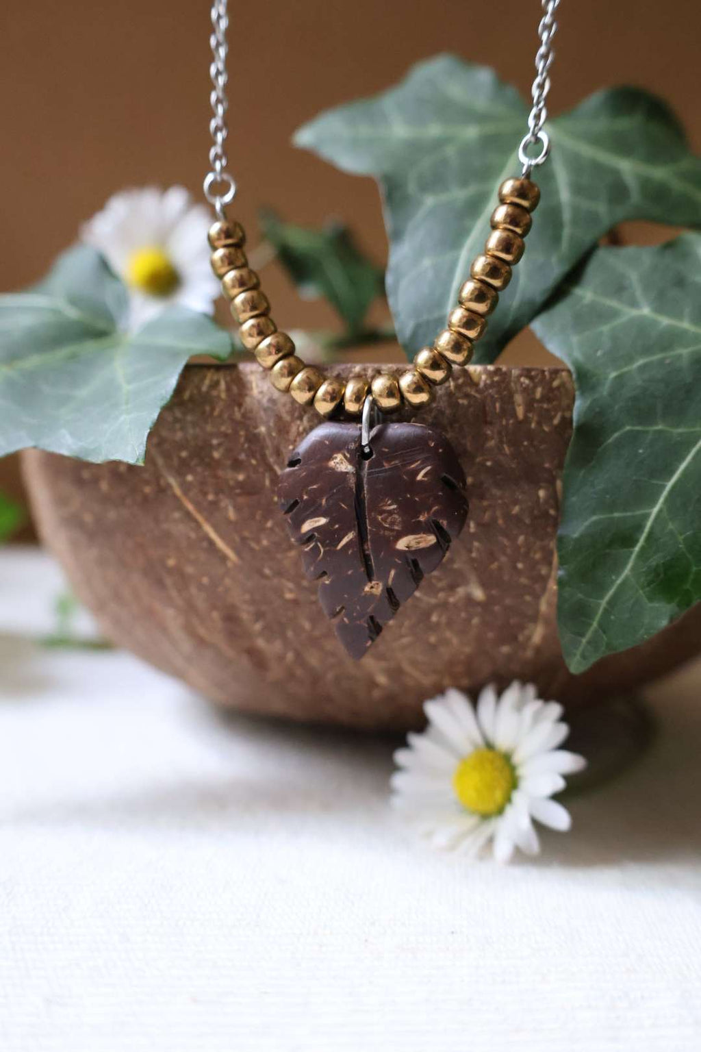 Collier chaîne et pendentif en noix de coco - EMPREINTE