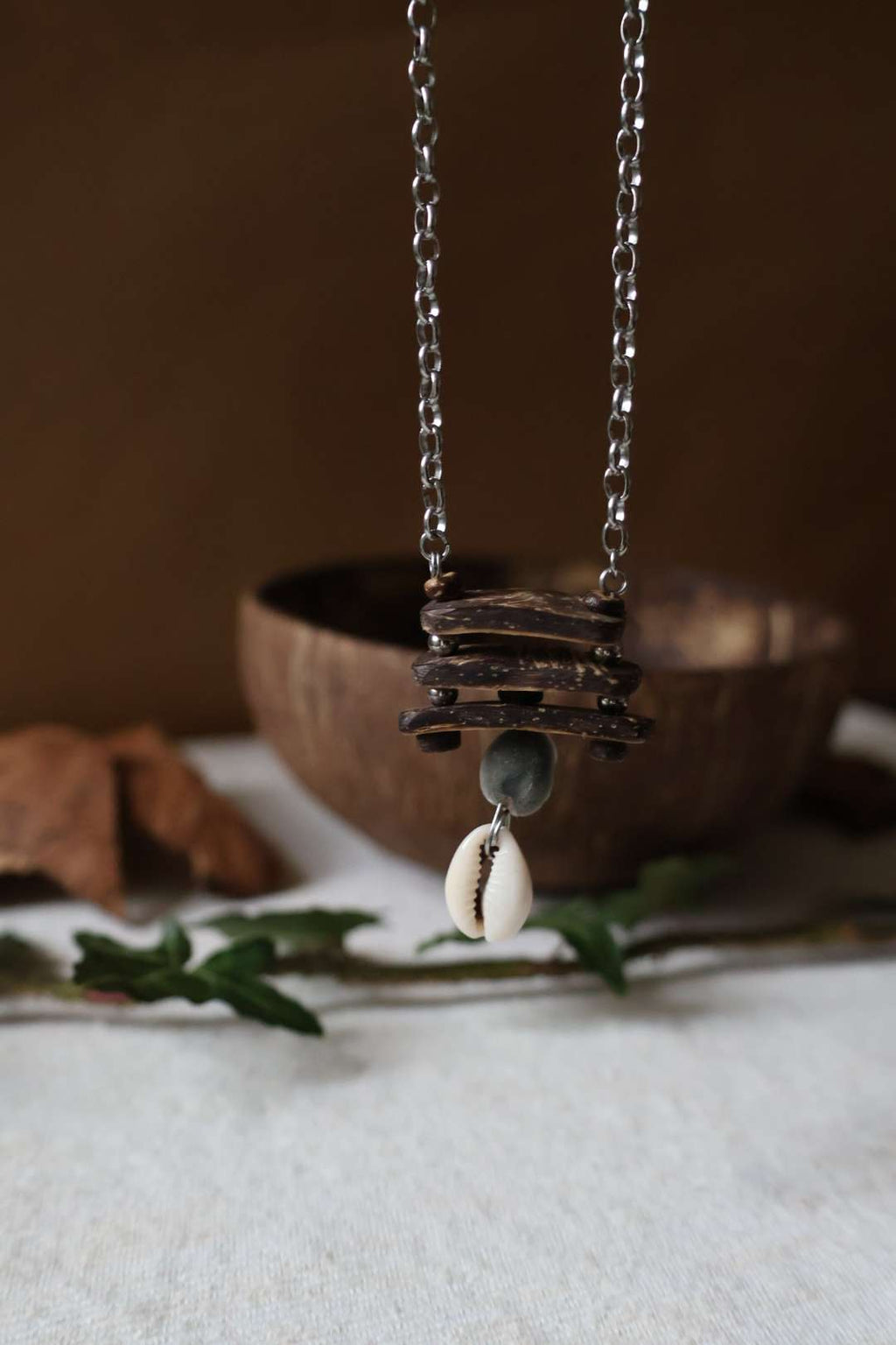 Collier en bois de noix de coco et graine naturelle - ARCHIPEL