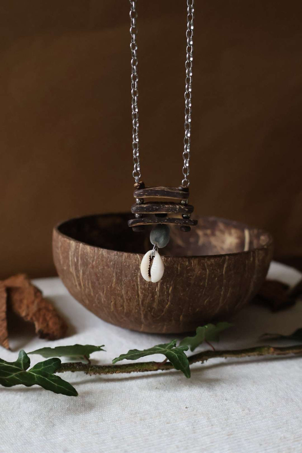 Collier en bois de noix de coco et graine naturelle - ARCHIPEL