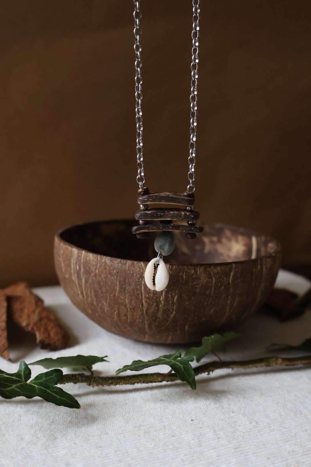 Collier en bois de noix de coco et graine naturelle - ARCHIPEL