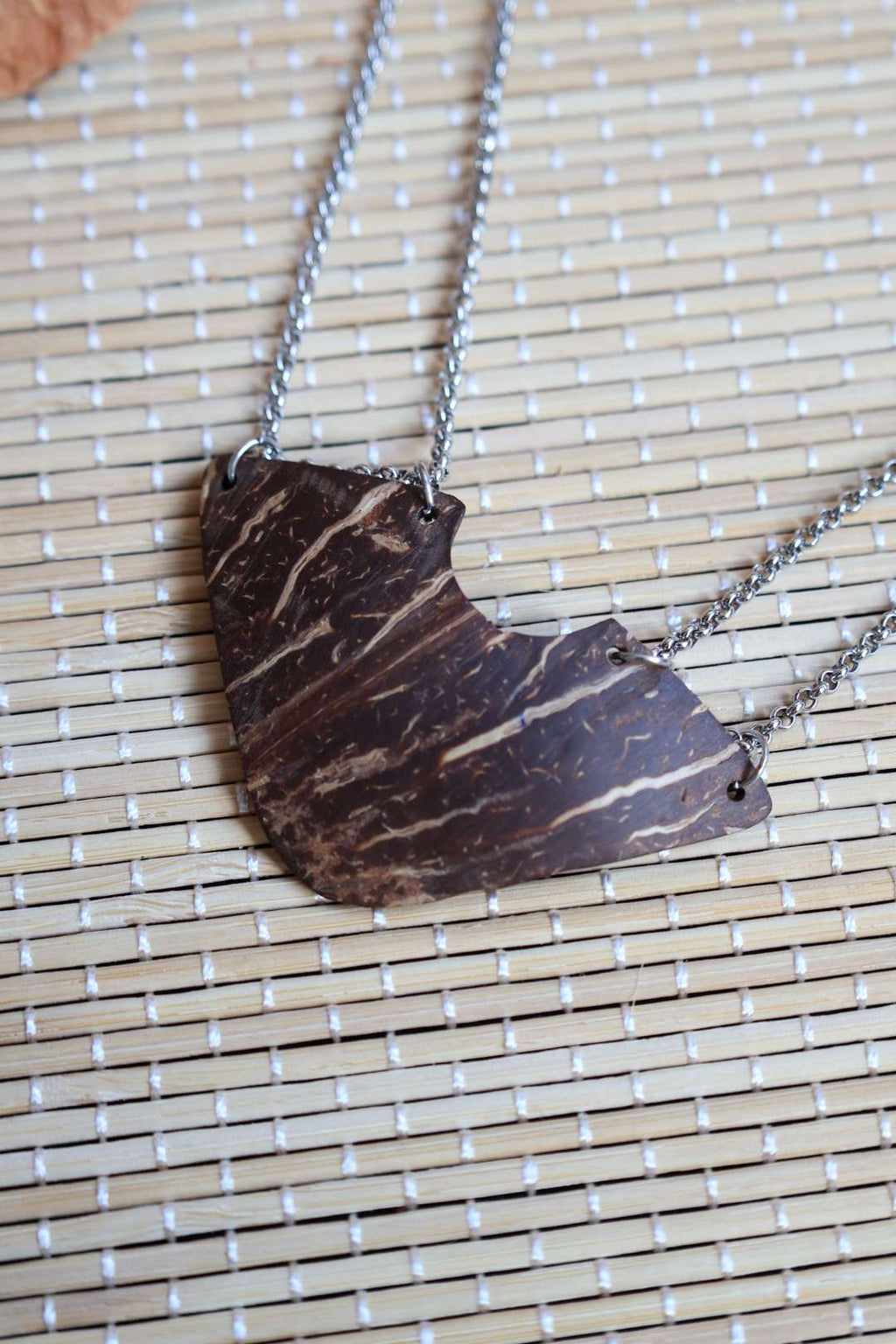 Collier en acier inoxydable et noix de coco - PLASTRON