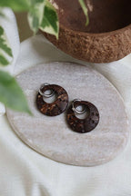 Créoles argentées avec anneaux en noix de coco texturé