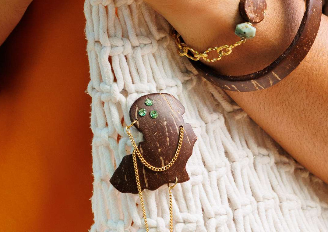 Broche naturelle en noix de coco - AFRIQUE